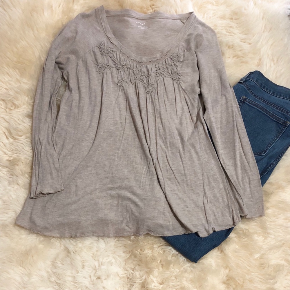 ❗️SOLD❗️🎉{Host Pick} Tan Floral Design • Long Sleeve Shirt - Picture 1 of 8